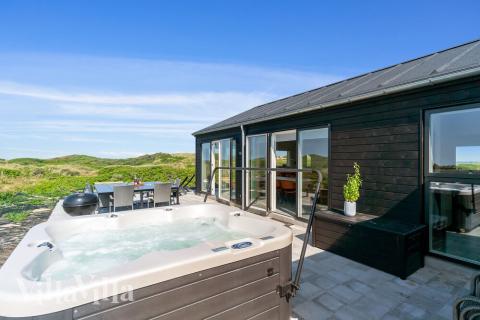 Det finns bubbelpool och 5 sovrum i lyxstuga nr 514.