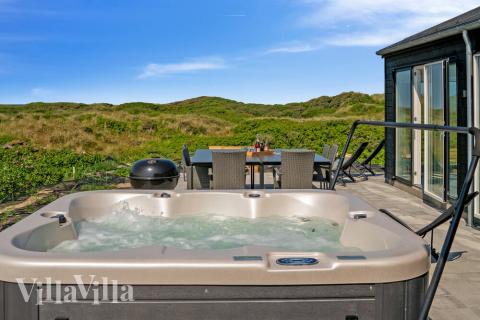 Den behagliga spastugan nr 514 med plats för 10 personer ligger i Nordjylland