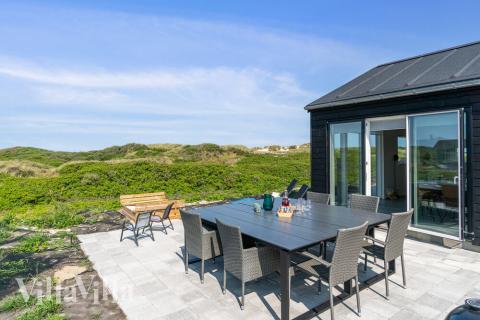 Stor terrass i lyxstuga nr 514 i Nordjylland.