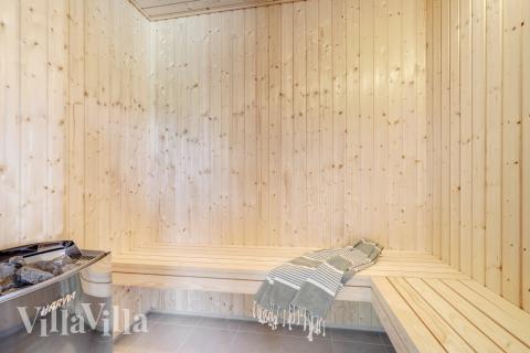 Njut av bastuvärmen i lyxstuga nr 516 för 24 personer