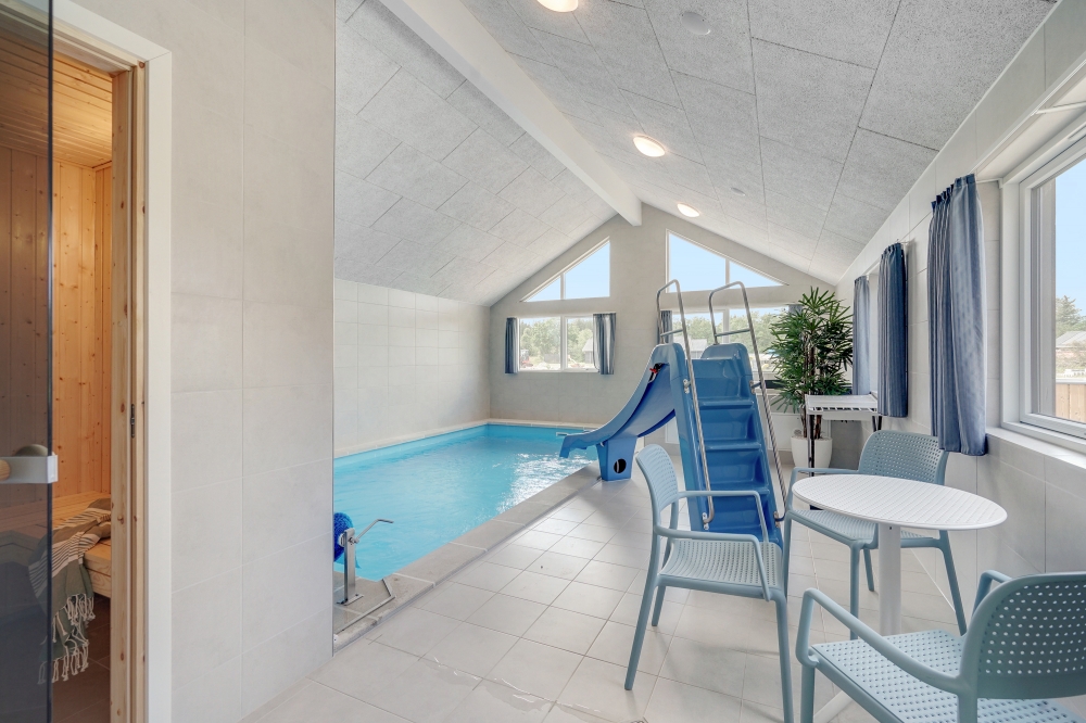 Ta ett dopp i poolen i lyxhus nr 516 i Vestjylland.
