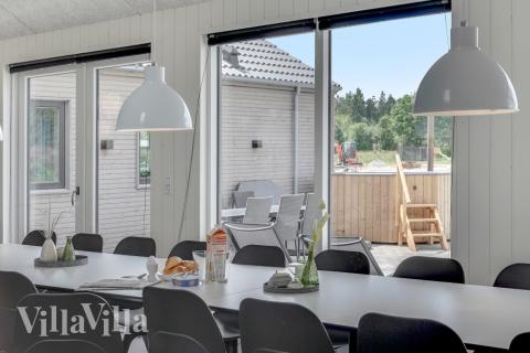 Ni kan sitta 24 personer tillsammans i vardagsrummet när ni besöker lyxhus nr 516 i Vestjylland.