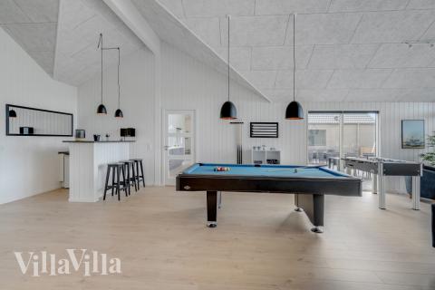 Tävla i sommarhusets aktivitetsrum när ni besöker lyxhus nr 516 i Vestjylland.