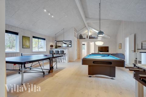 Lyxstuga 526 för 20 personer har ett stort aktivitetsrum med bl.a. biljard och dart