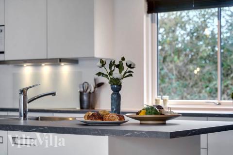 Köket i lyxstuga nr 526 är generöst inrett.