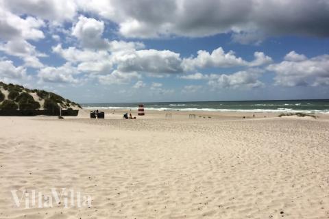 Stranden i närheten av lyxhus 518.