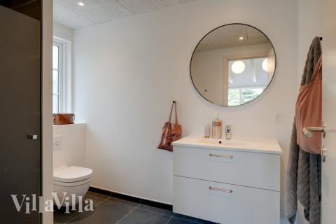 Ett duschrum finns i lyxstuga nr 518 för 14 personer.