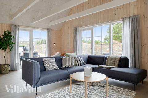 Soffhörnan i lyxstuga 518 i Vestjylland.