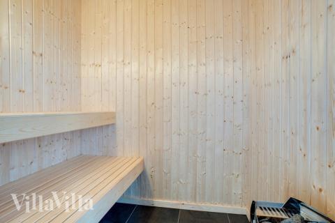 Njut av bastuvärmen i lyxstuga nr 518 för 14 personer