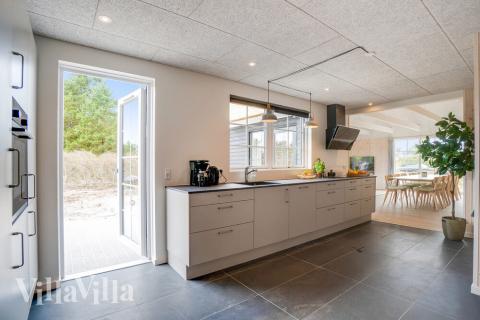 Köket i lyxstuga nr 518 är utrustat så att ni kan laga mat till 14 personer.