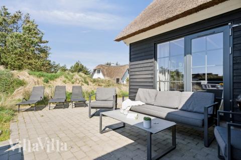 Stor terrass i lyxstuga nr 518 i Vestjylland.