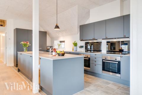 Välinrett kök i lyxstuga nr 528 i Vestjylland.