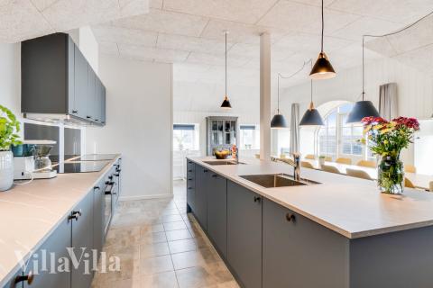 Köket i lyxstuga nr 528 är utrustat så att ni kan laga mat till 28 personer.