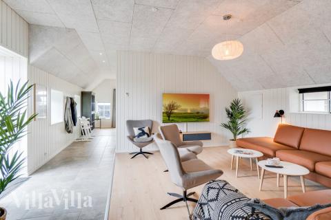 Soffhörnan i lyxstuga 528 i Vestjylland.