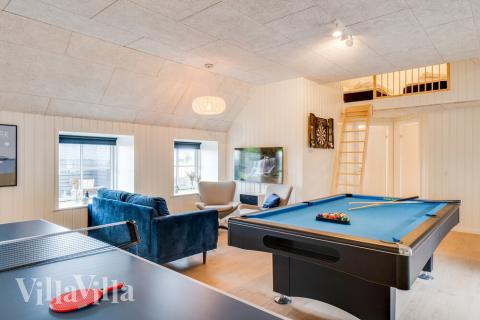 Tävla i sommarhusets aktivitetsrum när ni besöker lyxhus nr 528 i Vestjylland.