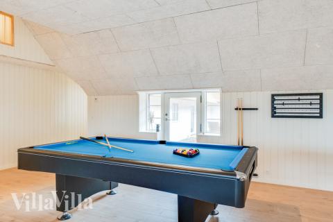 Förutom de många timmar som du kan tillbringa i stugans poolavdelning erbjuder lyxstuga 528 även biljard, bordtennis och dart