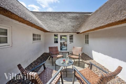 Stor terrass i lyxstuga nr 528 i Vestjylland.