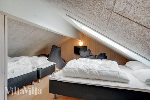 Några av de 18 sovplatserna finns på loftet i lyxstuga nr 488