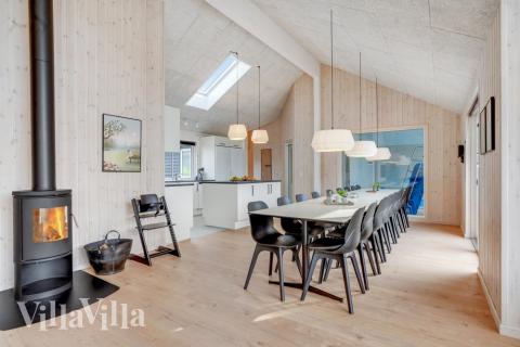 Ni kan sitta 18 personer tillsammans i vardagsrummet när ni besöker lyxhus nr 488 i Sydjylland.