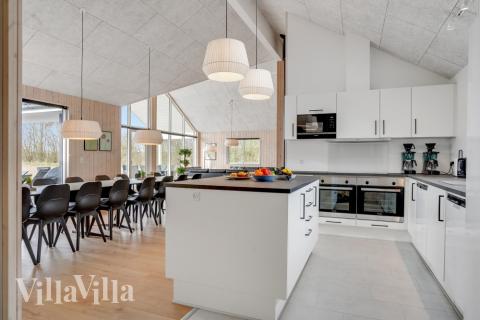 Välinrett kök i lyxstuga nr 488 i Sydjylland.