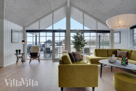 Soffhörnan i lyxstuga 520 i Sydjylland.