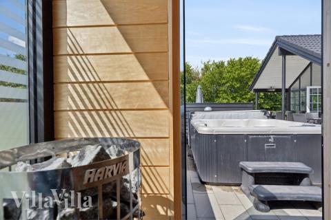 Njut av bastuvärmen i lyxstuga nr 520 för 18 personer