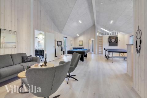 Aktivitetsrum i lyxstuga nr 532 med 8 sovrum och plats för 20 personer.