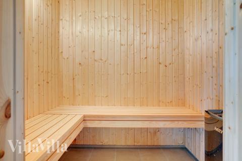 Njut av bastuvärmen i lyxstuga nr 530 för 26 personer