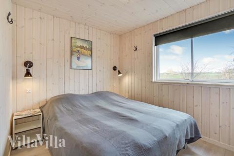 Ett av de 6 utmärkta sovrummen i lyxstuga nr 527 i Nordsjälland.