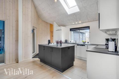 Köket i lyxstuga nr 527 är utrustat så att ni kan laga mat till 16 personer.