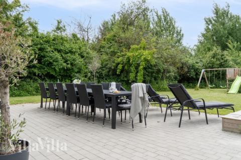 Stor terrass i lyxstuga nr 527 i Nordsjälland.