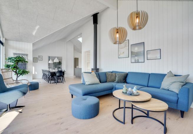 Soffhörnan i lyxstuga 533 i Vestjylland.