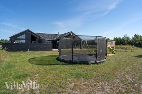 Utomhusaktiviteter kring sommarhus nr 533.