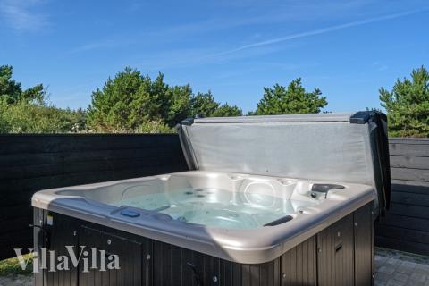 Lyxstuga nr 533 erbjuder bland annat ett härligt spabad