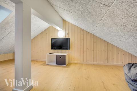 Några av de 20 sovplatserna finns på loftet i lyxstuga nr 529