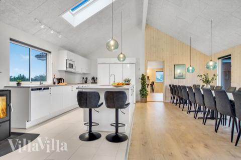 Det stora ljusa vardagsrummet i lyxstuga nr 529 för 20.