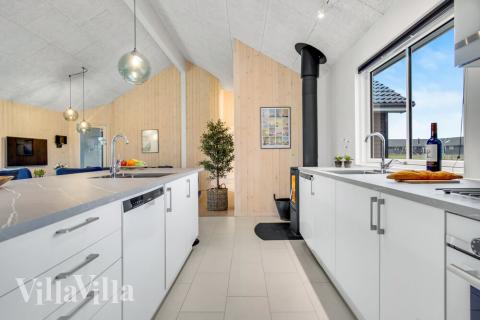 Välinrett kök i lyxstuga nr 529 i Nordjylland.