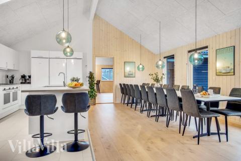 Vardagsrummet i lyxstuga nr. 529 har plats för 20 personer.