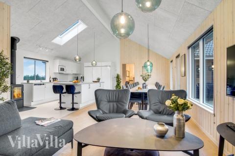 Soffhörnan i lyxstuga 529 i Nordjylland.