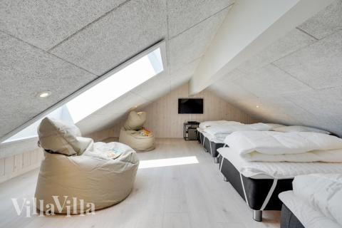 Några av de 16 sovplatserna finns på loftet i lyxstuga nr 525