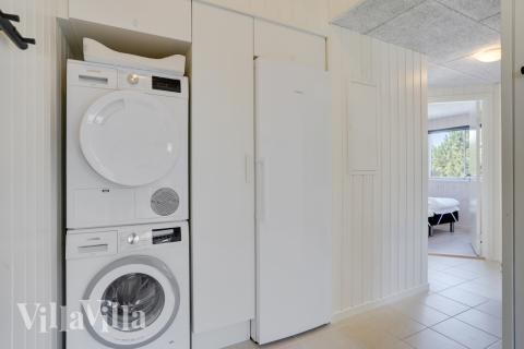 Den rymliga entrén i lyxstuga nr 525 i Lolland/Falster/Møn