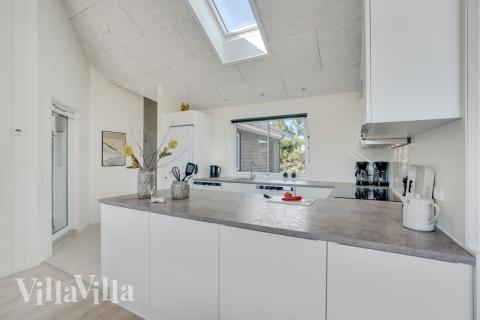 Köket i lyxstuga nr 525 är utrustat så att ni kan laga mat till 16 personer.