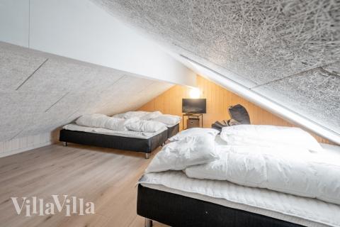 Några av de 16 sovplatserna finns på loftet i lyxstuga nr 524