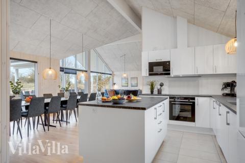 Välinrett kök i lyxstuga nr 524 i Sydjylland.