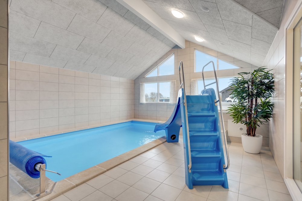 Den härliga poolen i lyxstuga nr 524 för 16 personer