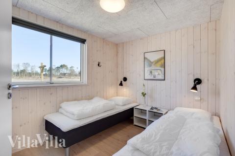 Ett av de 7 utmärkta sovrummen i lyxstuga nr 523 i Nordjylland.