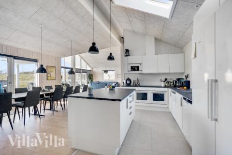 I lyxstugans kök finns allt ni behöver för att laga mat till 18 personer. 