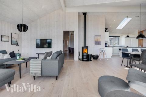 När ni besöker lyxhus nr 523 kan ni mysa tillsammans i sofforna.