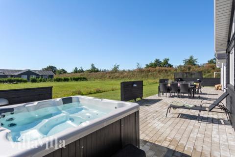 Lyxstuga nr 523 erbjuder bland annat ett härligt spabad