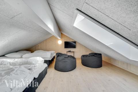 Några av de 18 sovplatserna finns på loftet i lyxstuga nr 536